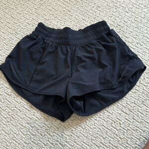 lululemon hotty hot shorts 2.5 inch